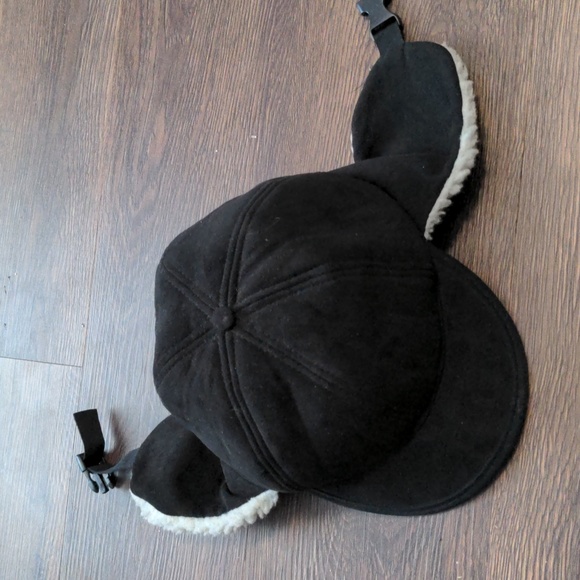 Broner Size Medium Black Winter Flap hat with Buckle - Picture 1 of 6